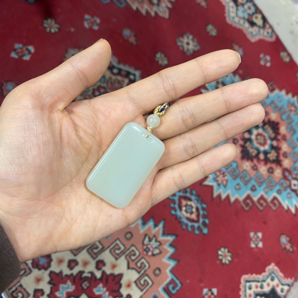 且末微色差迪克兰吊坠