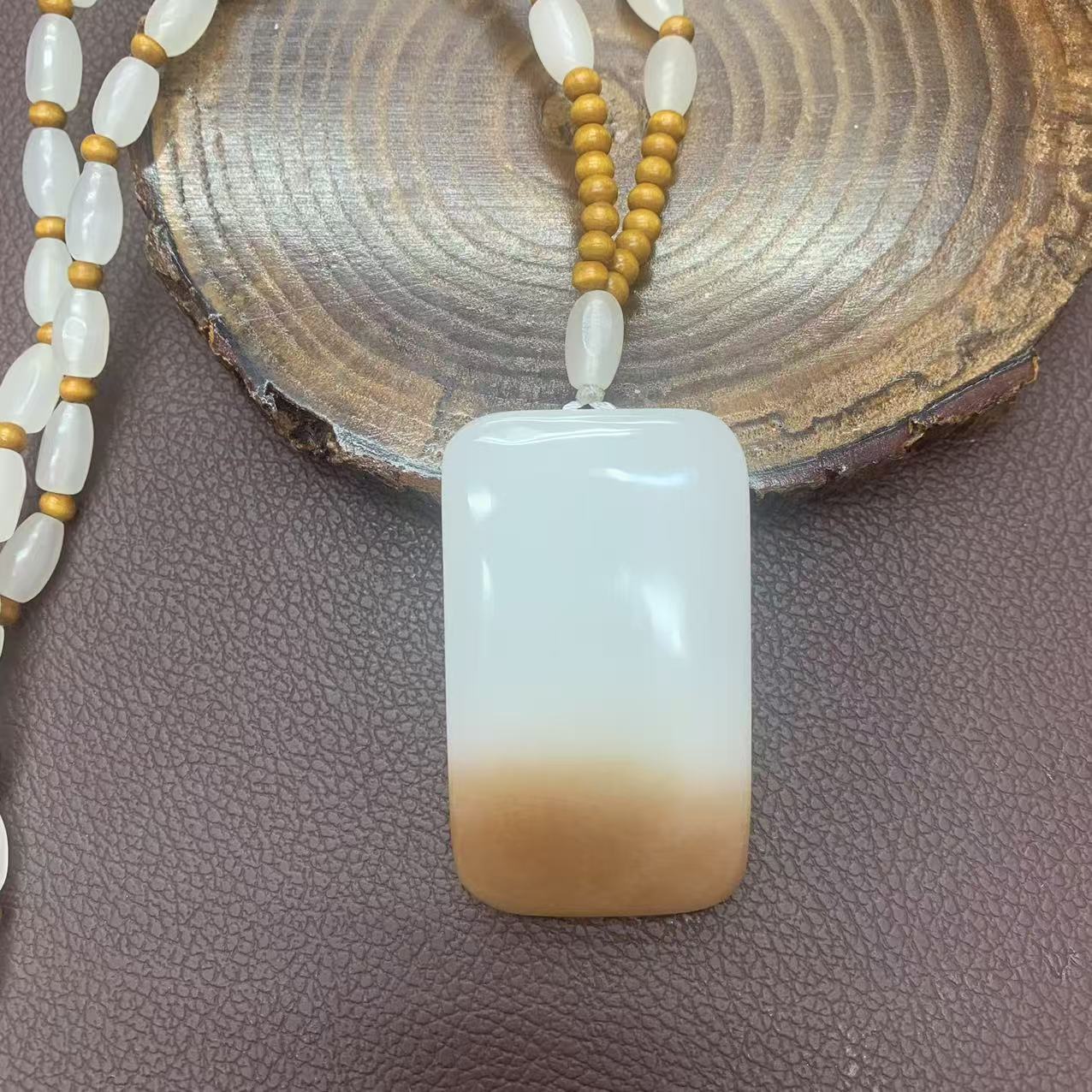 高品质新疆半糖白无事牌-精美-百搭-温润-细腻