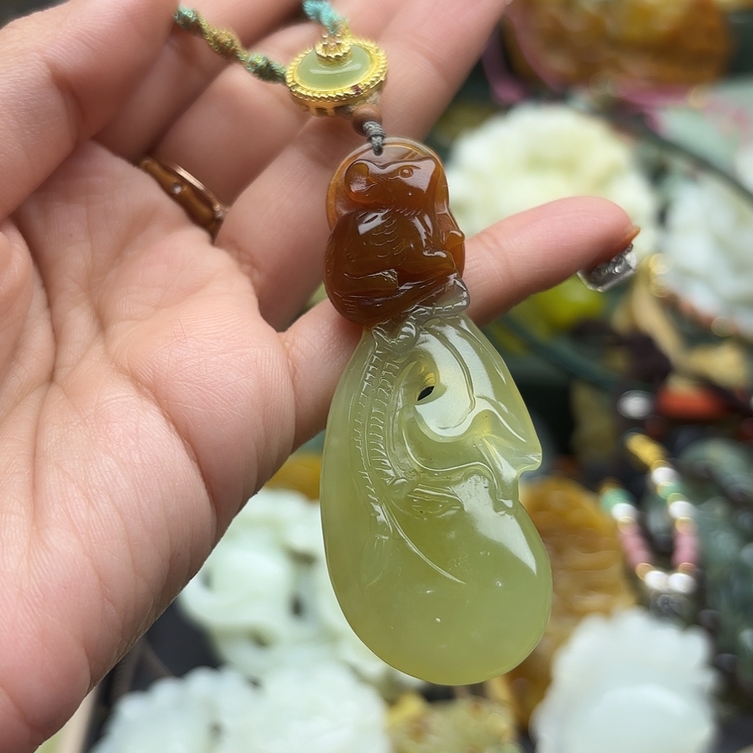 蛇纹石玉未镶嵌颈饰