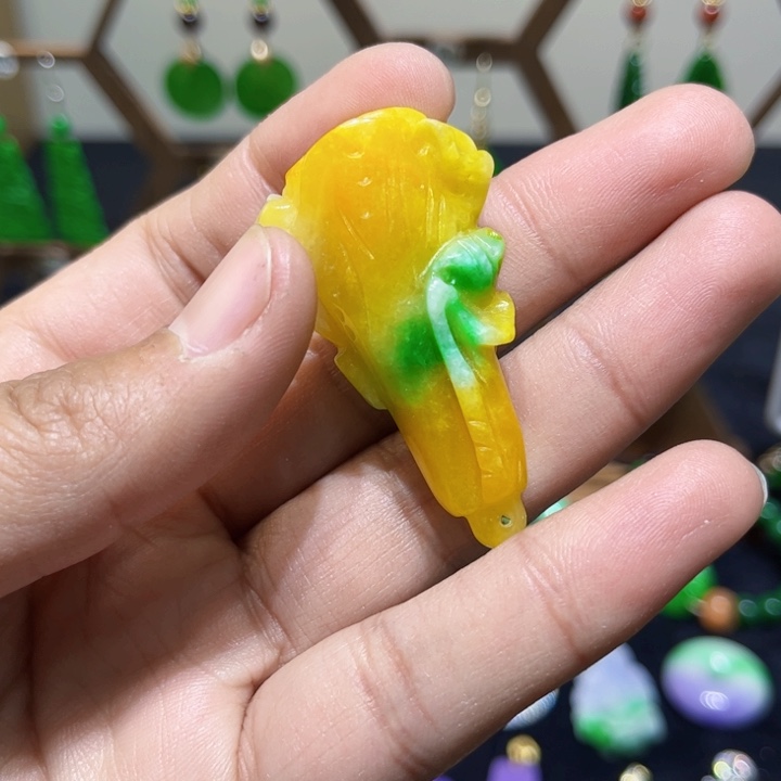 翡翠颈饰未镶嵌吊坠