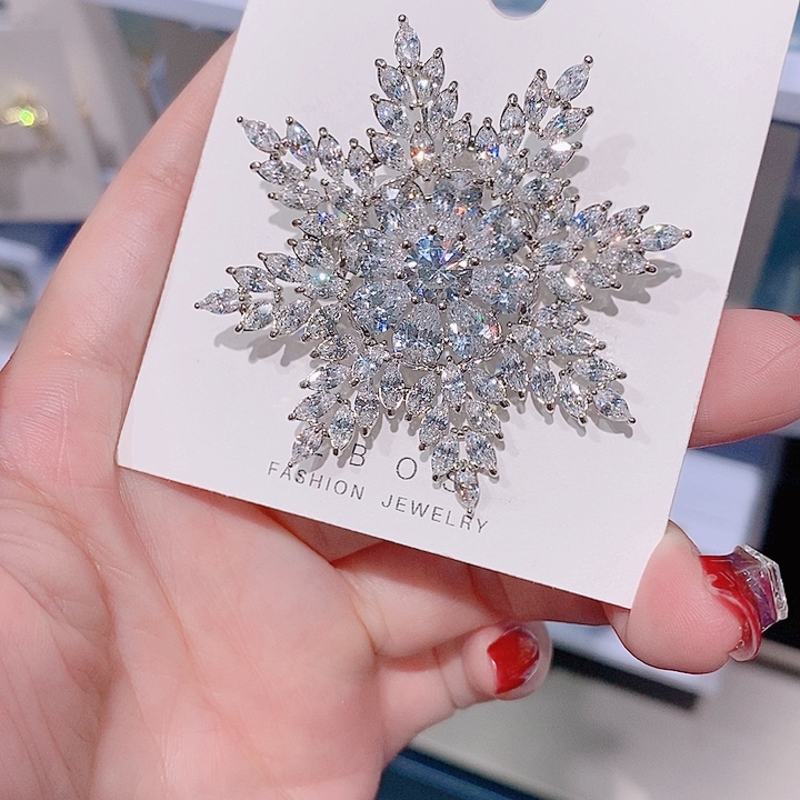 锆石铜合金雪花胸针 银色
