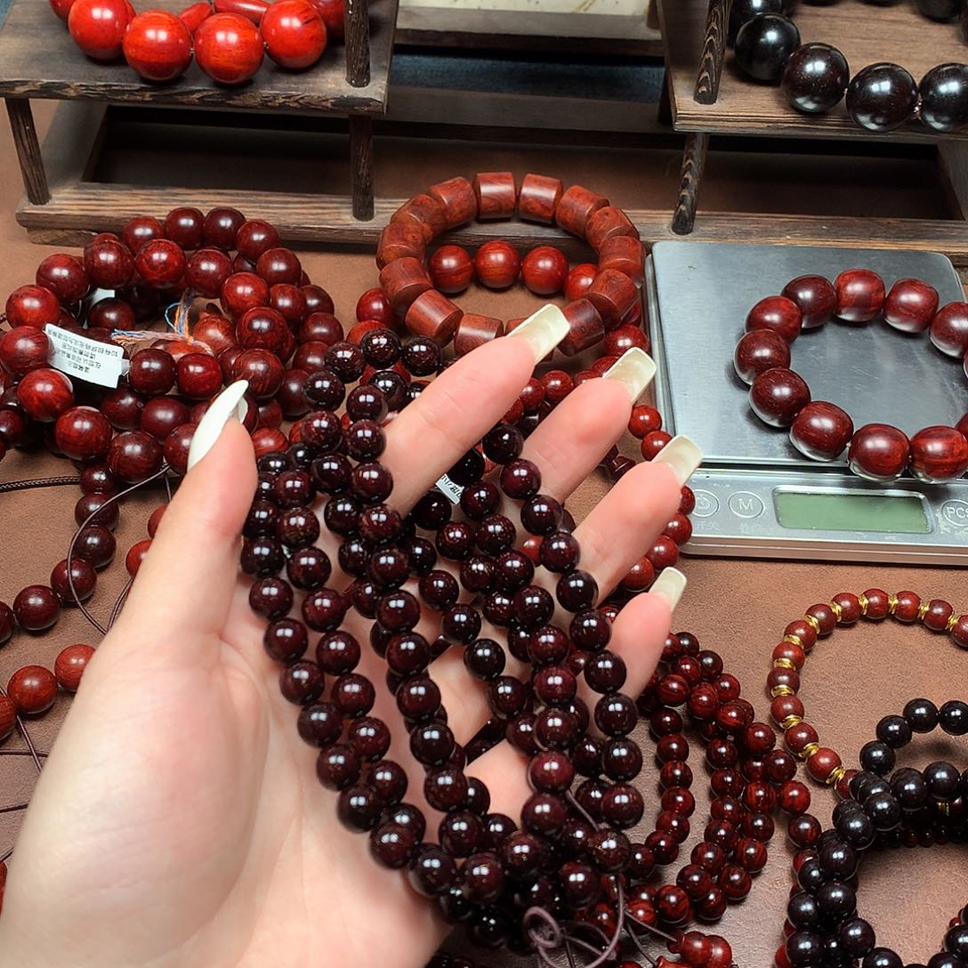 潇***～檀香紫檀（小叶紫檀）0.8爆星