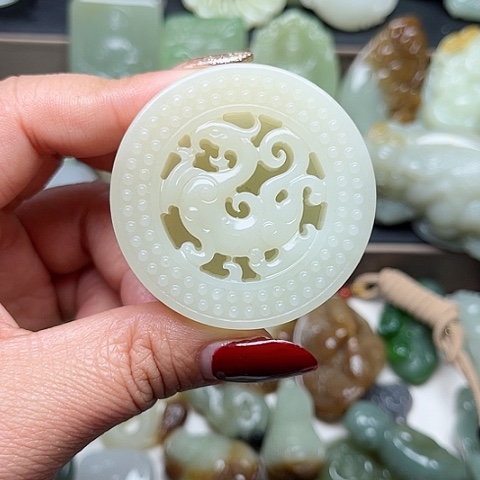 和田玉颈饰未镶嵌龍**人