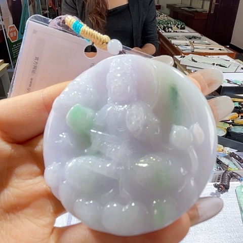 翡翠未镶嵌颈饰一个