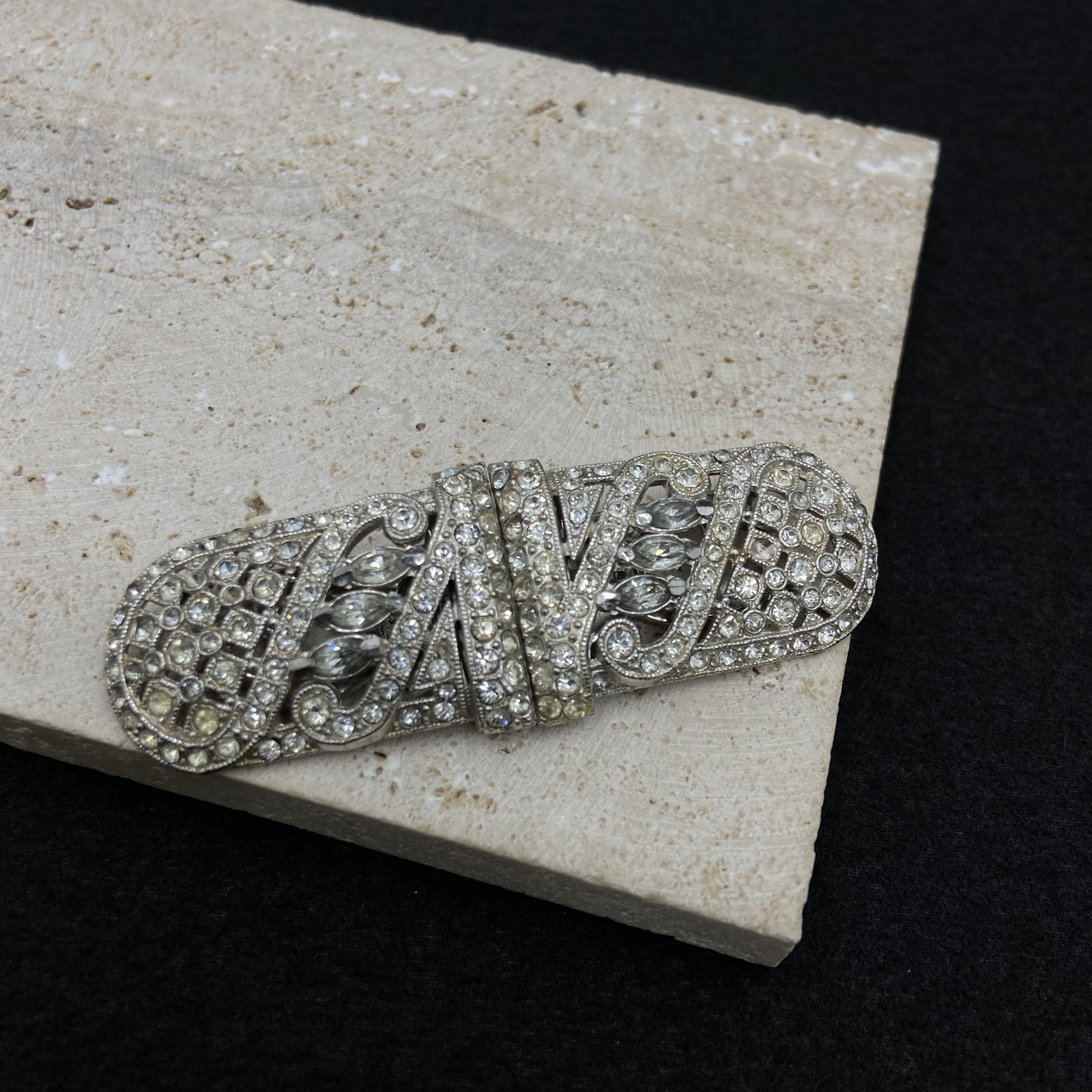 合金仿水晶胸针 【Liz璇子】Coro白色对夹胸针H46985无鉴赏期