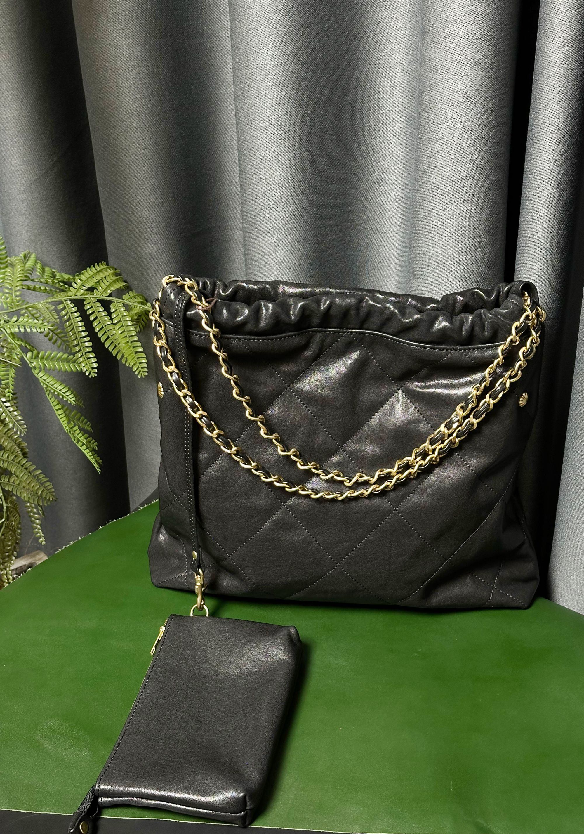 也牛.进口头层植鞣小牛皮绗缝精致优雅链条单肩腋下包（垃圾袋）