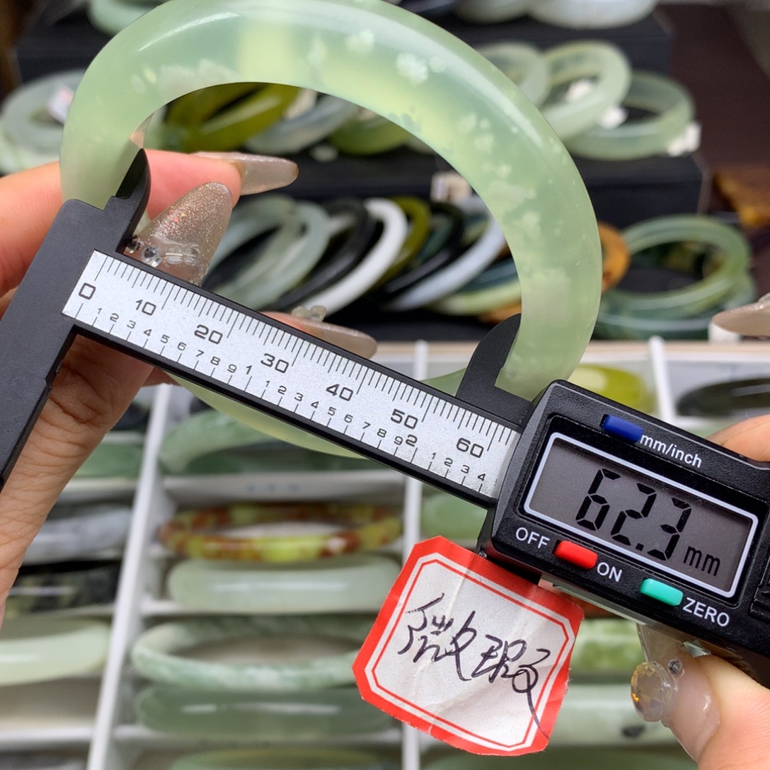 未镶嵌蛇纹石玉手镯685