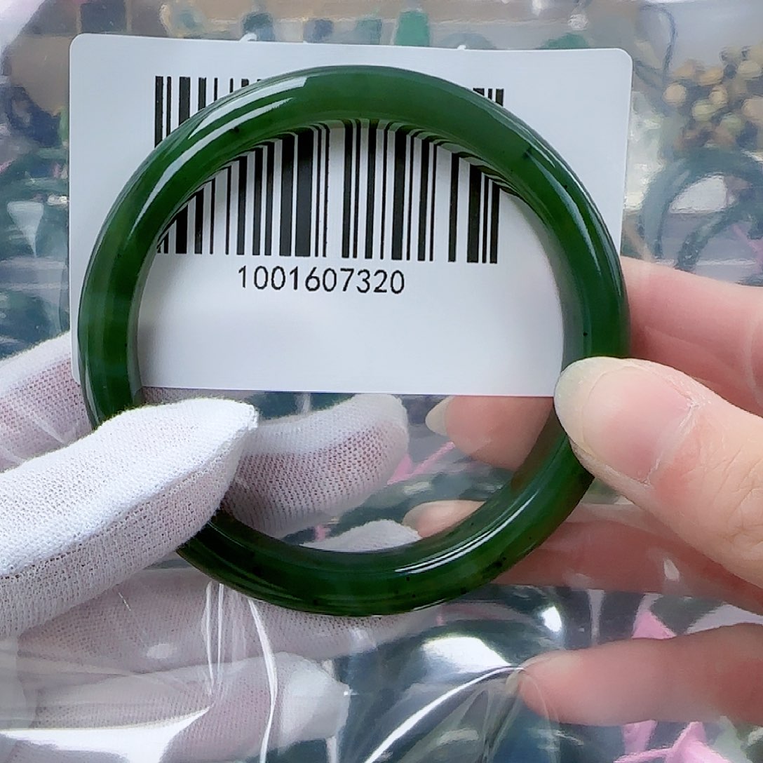 和田玉（碧玉）手镯未镶嵌6162包容