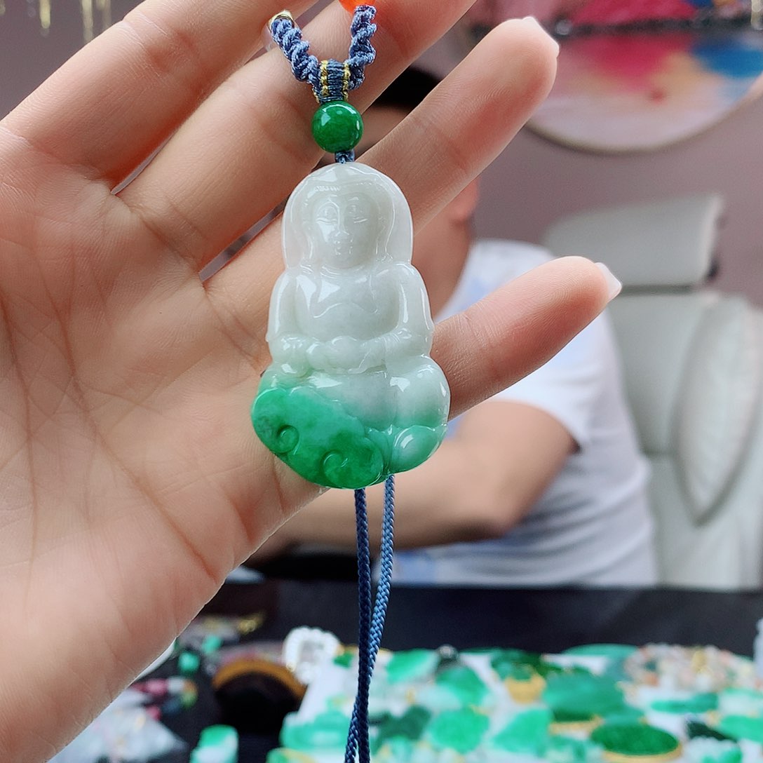 翡翠未镶嵌吊坠(赠链)