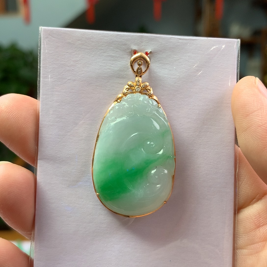 翡翠18K金镶嵌颈饰翡翠首饰