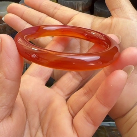 玛瑙/玉髓手镯未镶嵌百**物