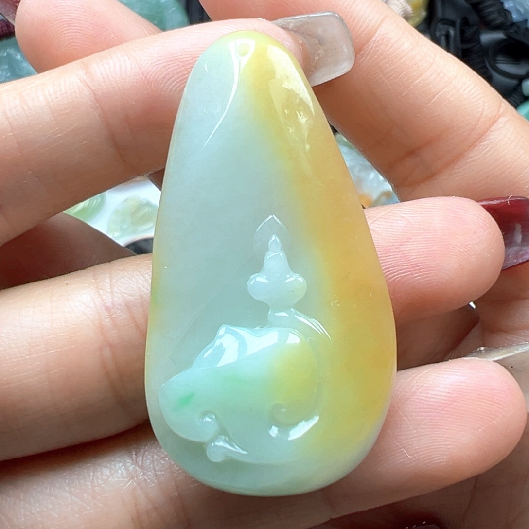 翡翠颈饰未镶嵌悟道