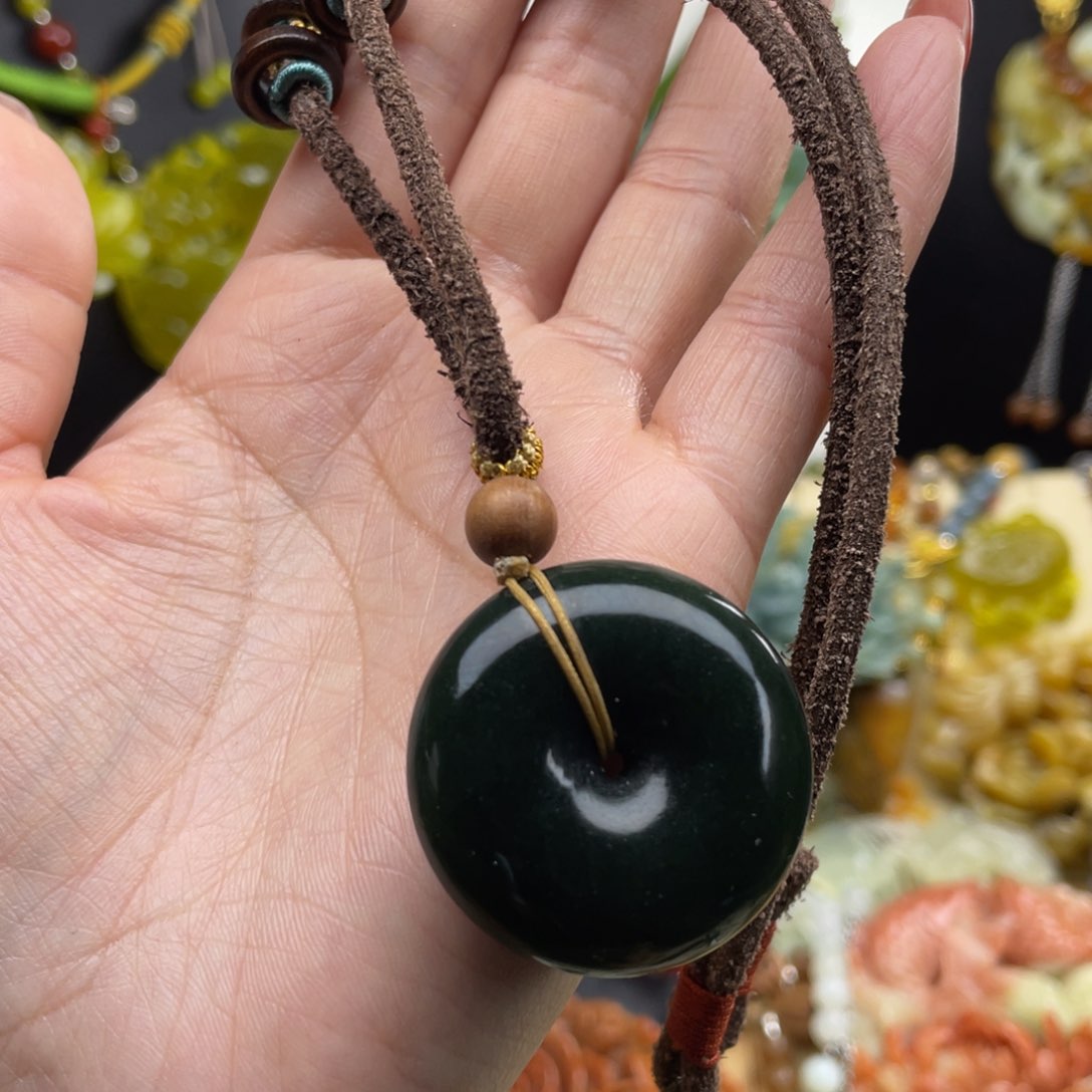 未镶嵌蛇纹石玉颈饰