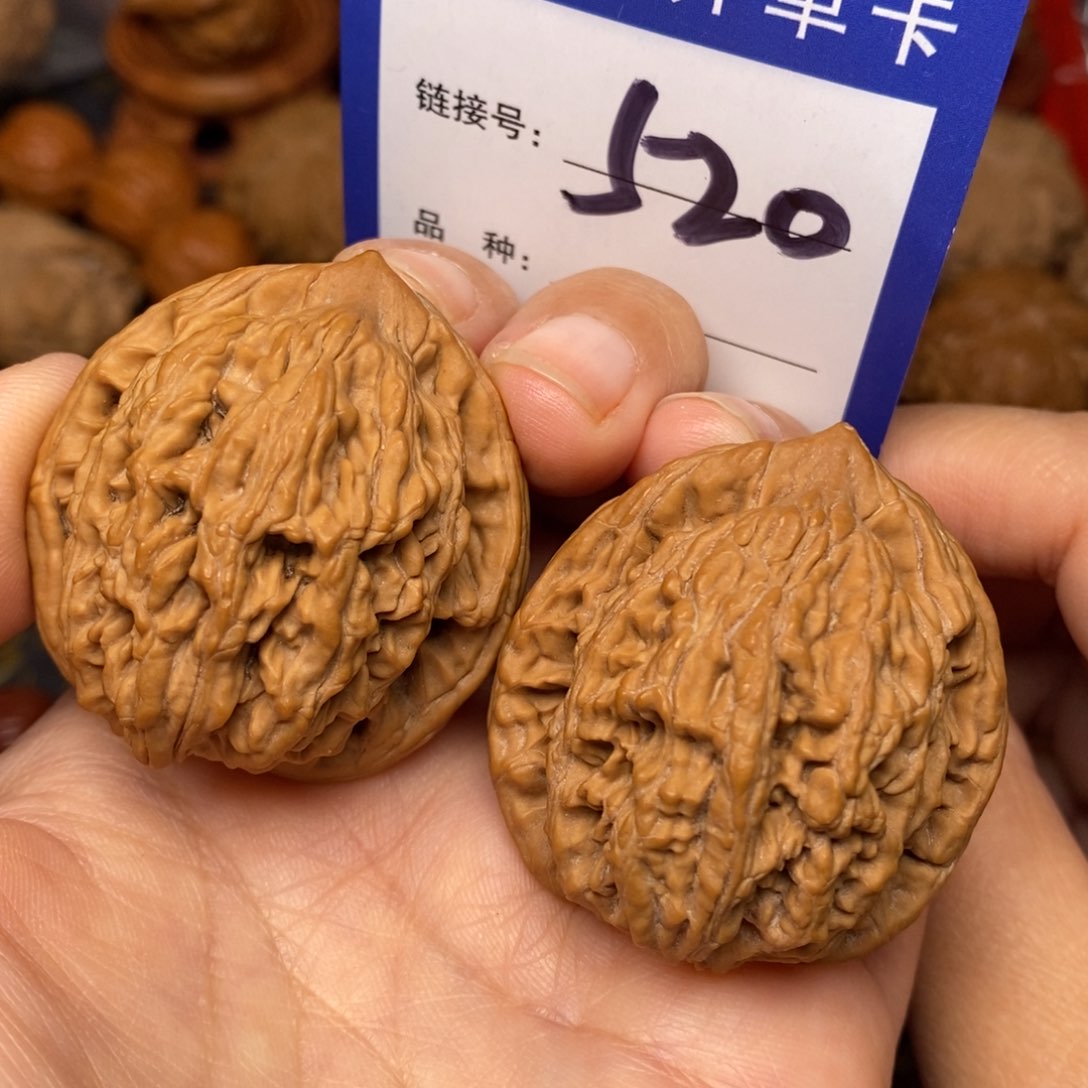 文玩核桃吊坠虎头全品38。 520