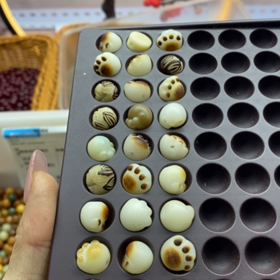 白玉菩提吊坠瑕疵雕刻30颗