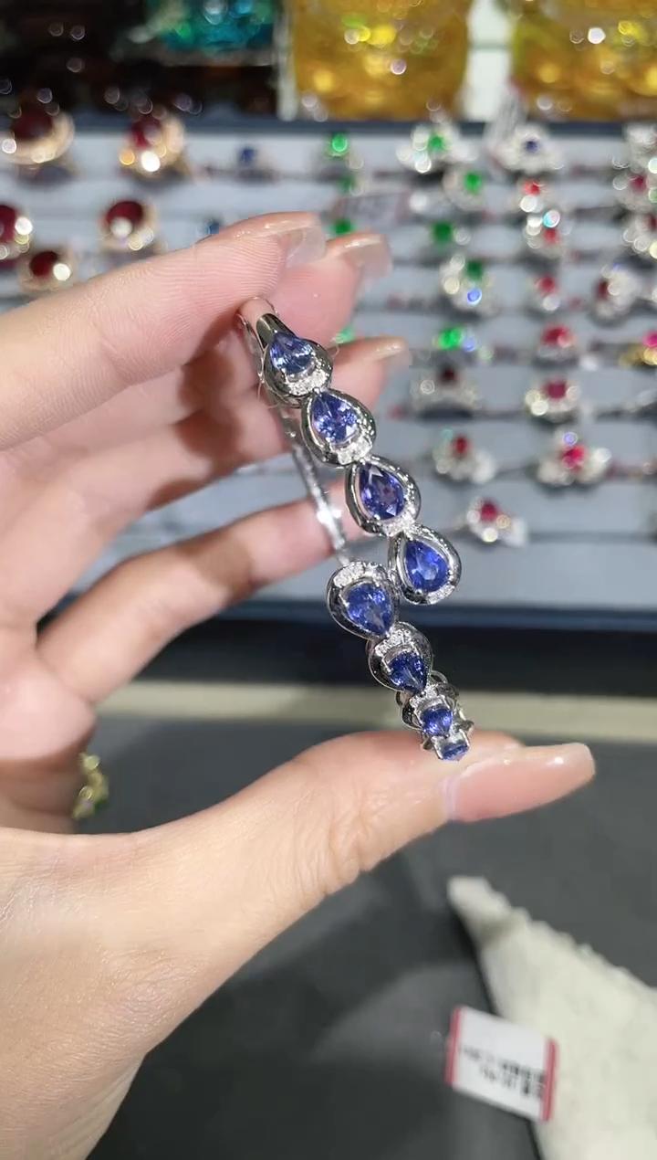 18K金镶嵌天然蓝宝石手镯