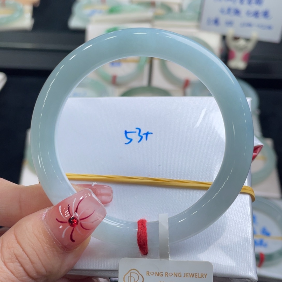 翡翠手镯未镶嵌翡翠手镯