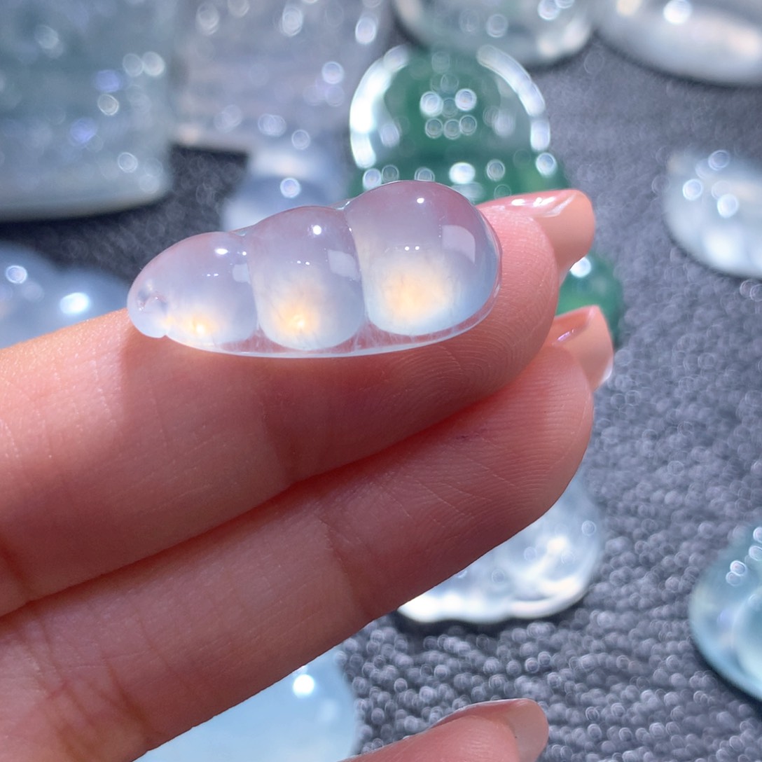 翡翠未镶嵌颈饰缅甸