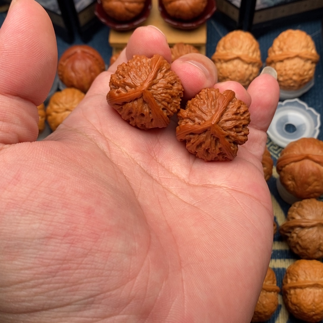 壹***文玩核桃把件三棱