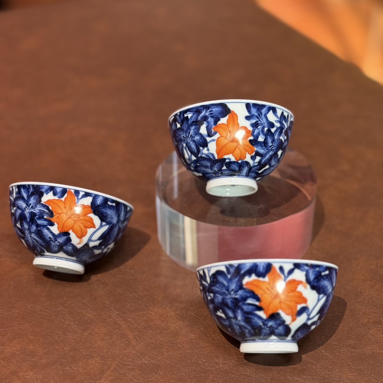 仿明青花矾红百合鸡心主人杯 使用容量约60cc左右 手工有差异