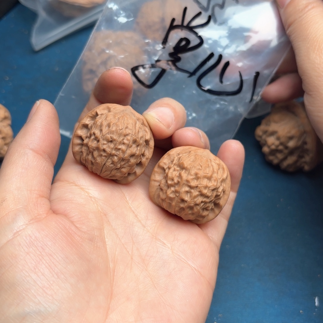 文玩核桃吊坠掌*?石门