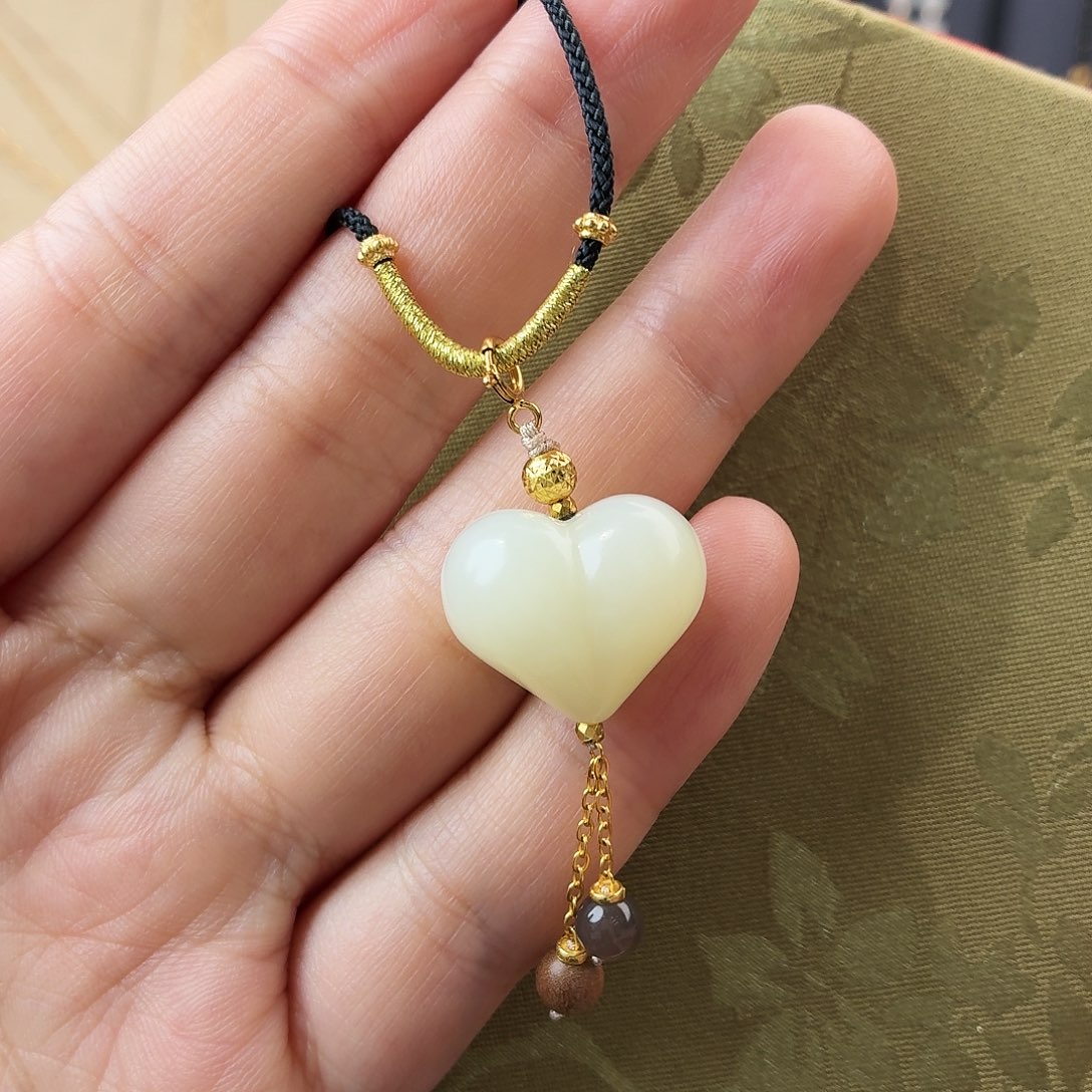 风***淡和田玉未镶嵌颈饰