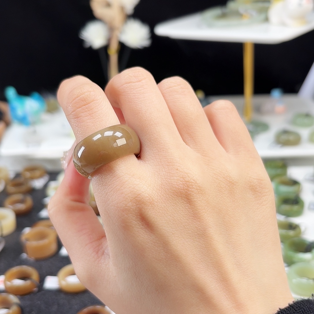 和田玉未镶嵌戒指P115浓糖轮胎17.5不退换