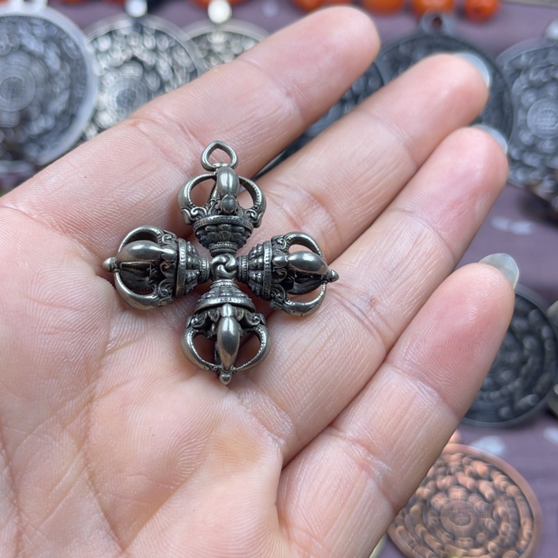 Z***.泥塑特色手工艺品