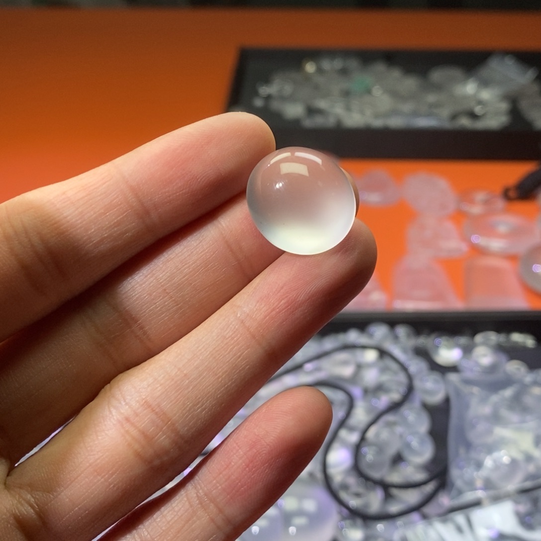 星***亮石英质玉未镶嵌珠宝半成品