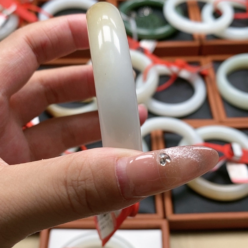 【闪购商品】未镶嵌手镯和田玉