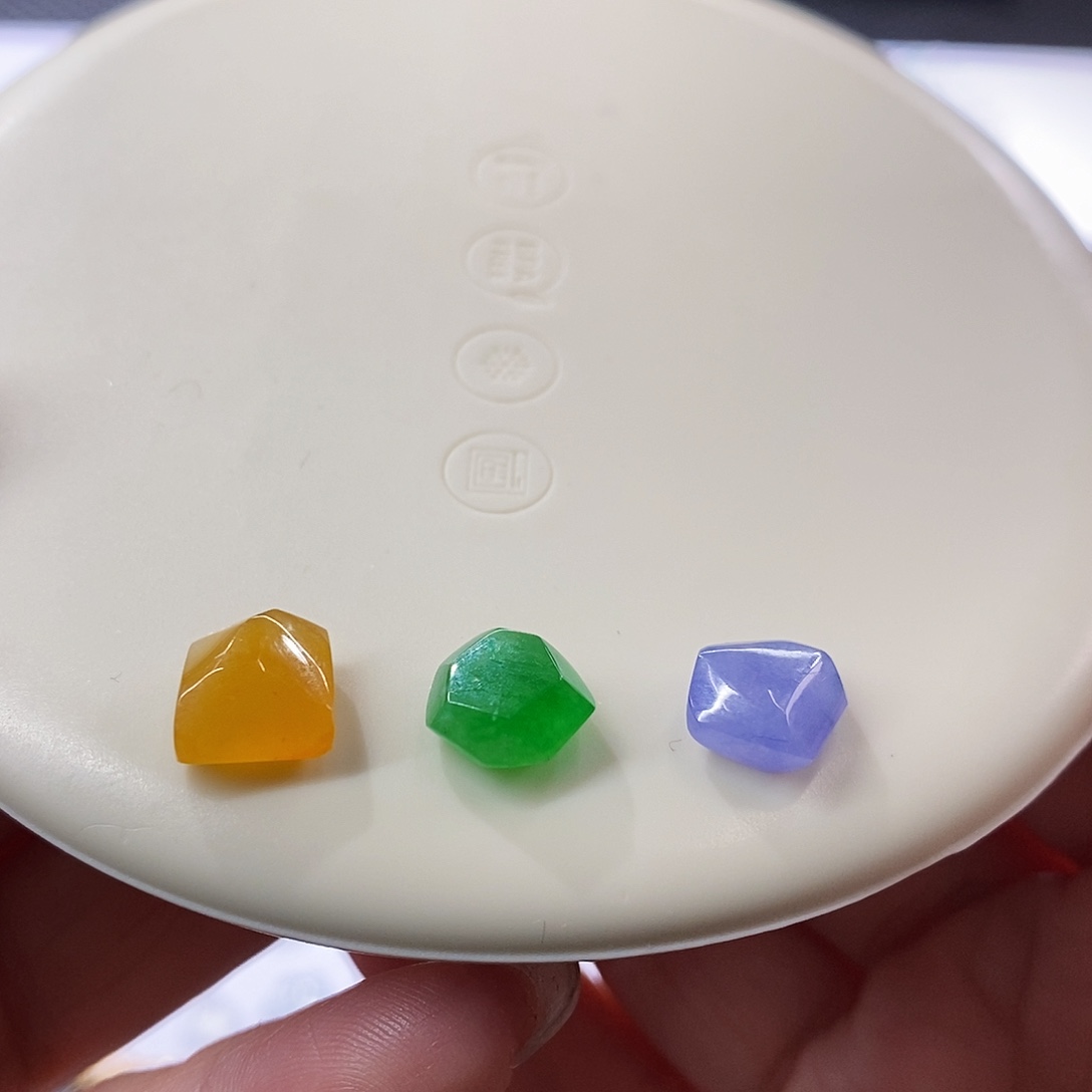 颈饰未镶嵌翡翠一手切割面随形