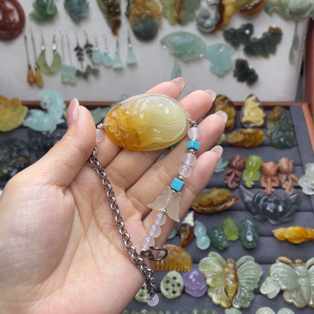 蛇纹石玉未镶嵌颈饰