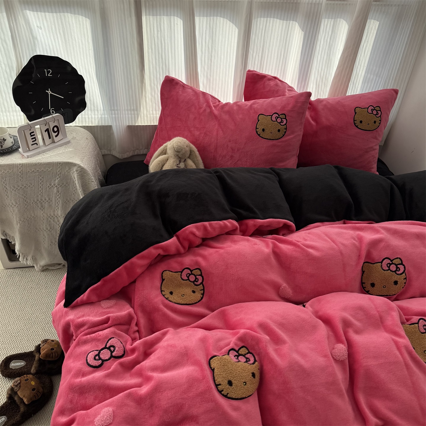 【时尚甜酷】新款加厚保暖高克重牛奶绒四件套＋猫猫头软毛巾绣！