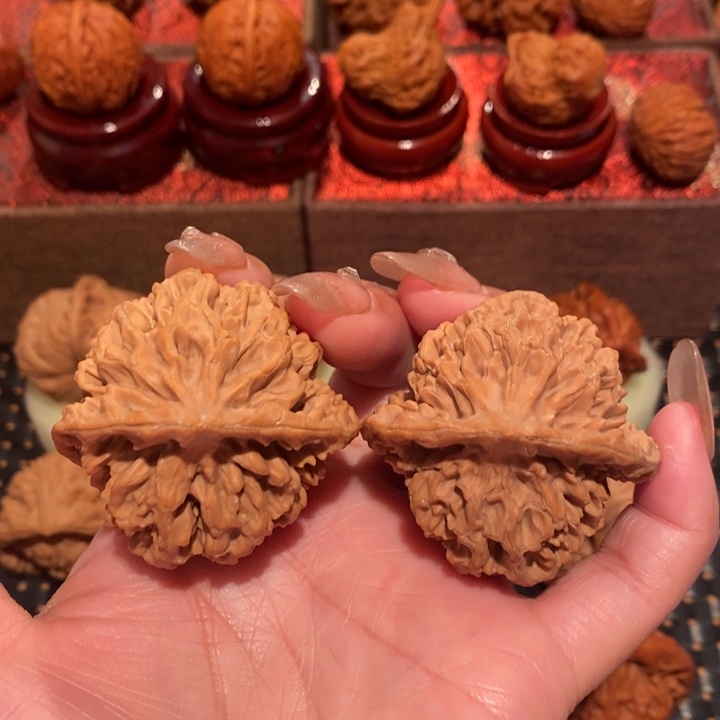 文玩核桃吊坠帝王