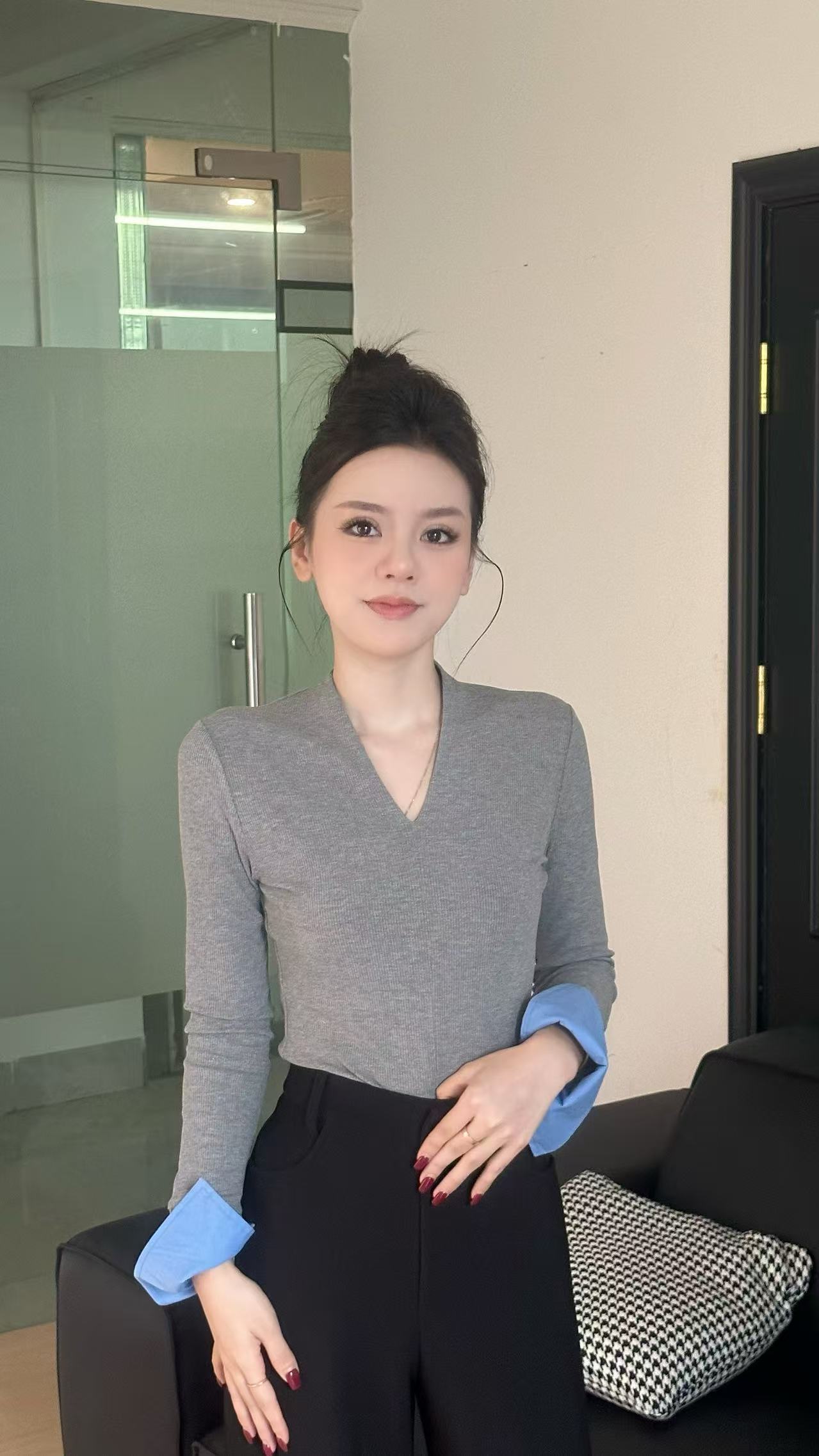 【大富私服】'极简高级；小众拼接上衣显瘦气质v领