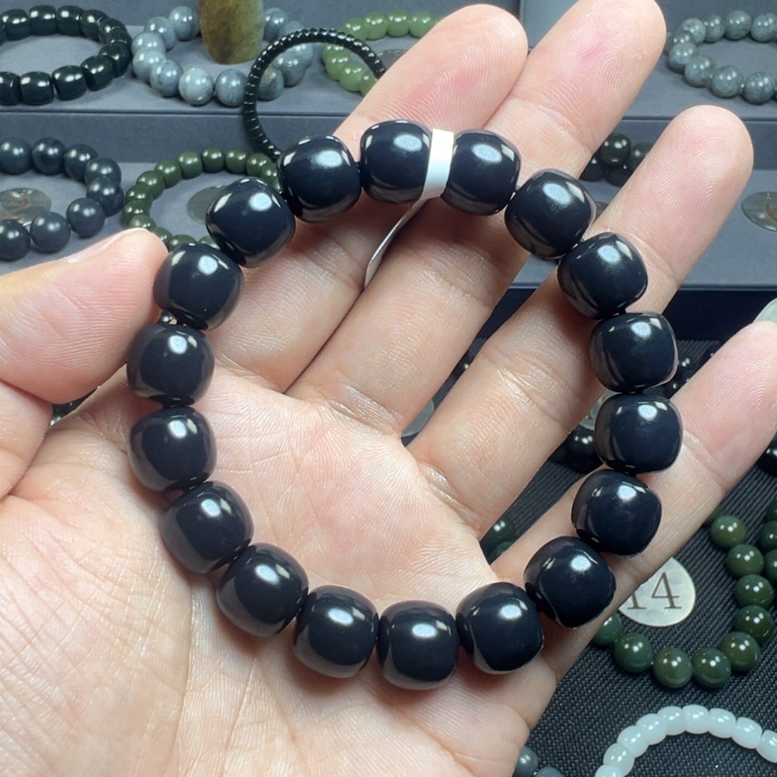 幼***班和田玉未镶嵌手链