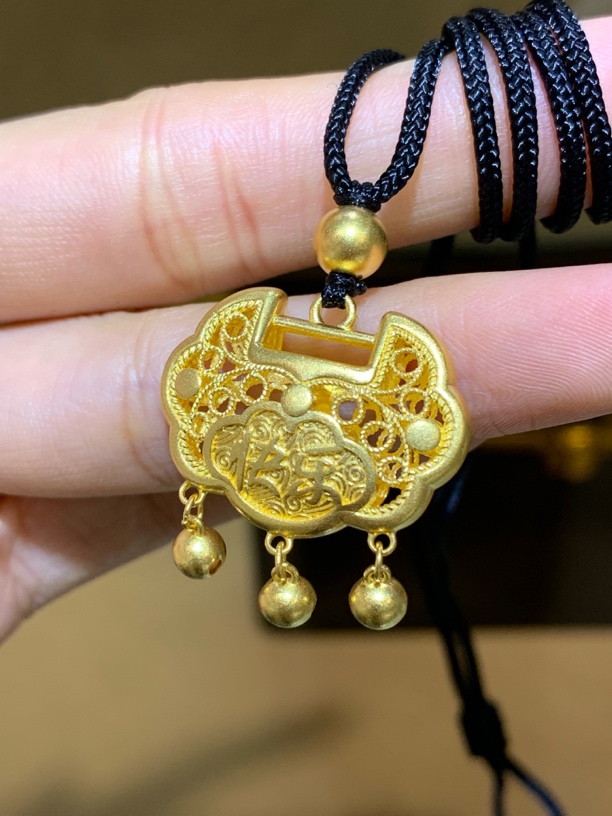 99新古法足金平安锁吊坠9.79克