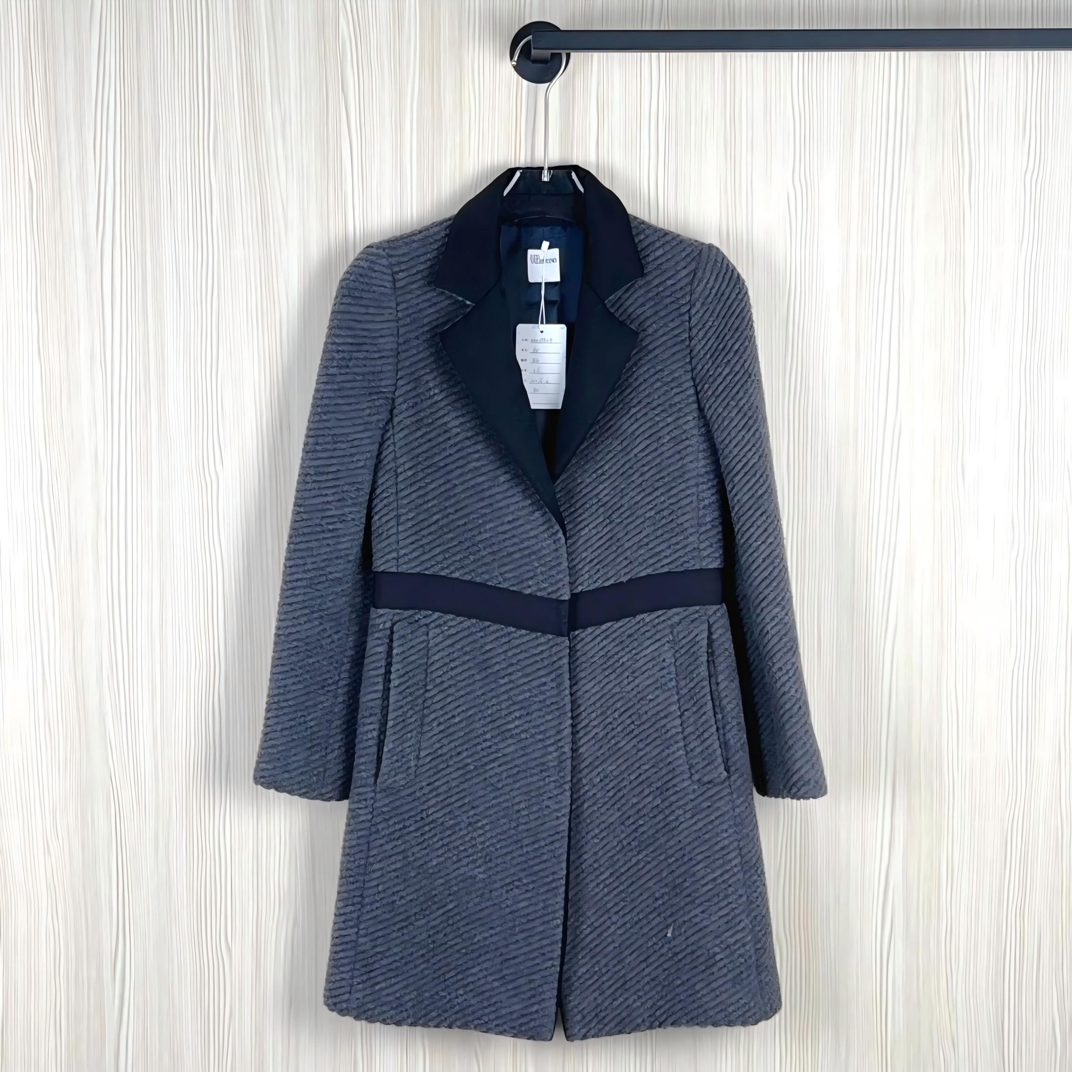 95新 Valentino/华伦天奴 华伦天奴灰色大衣/GZ176