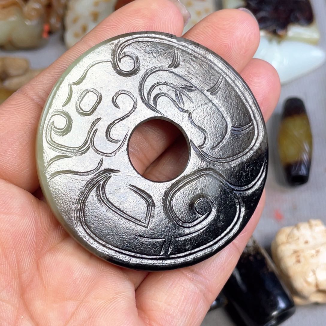 和田玉颈饰未镶嵌云***哥