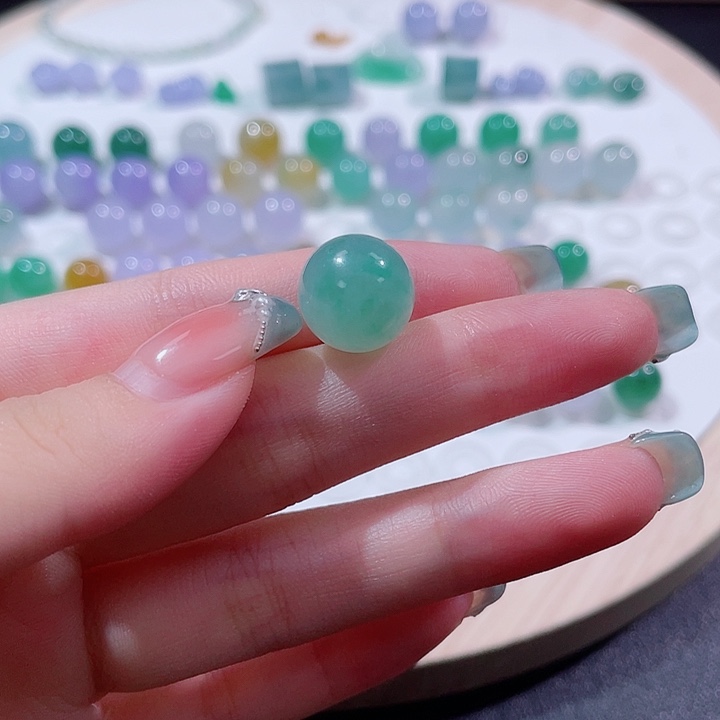 散珠翡翠12.8咪大卡位