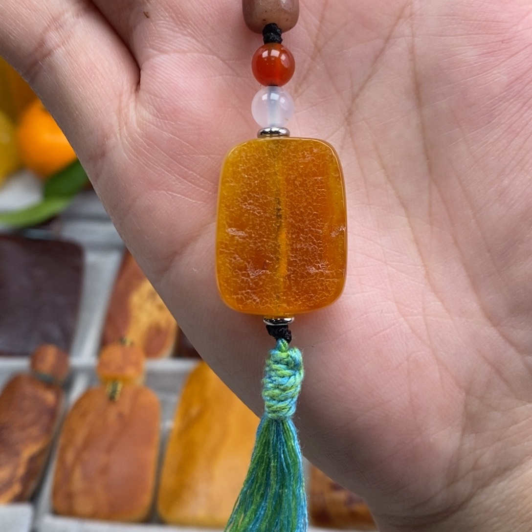 琥珀吊坠(赠链)未镶嵌