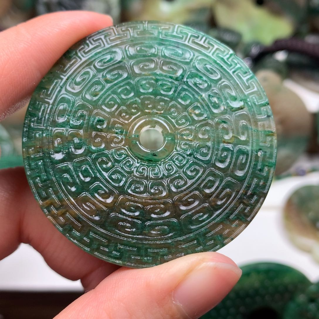 独山玉颈饰未镶嵌时**转