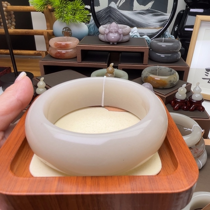 冬***凉合金手镯石英岩玉