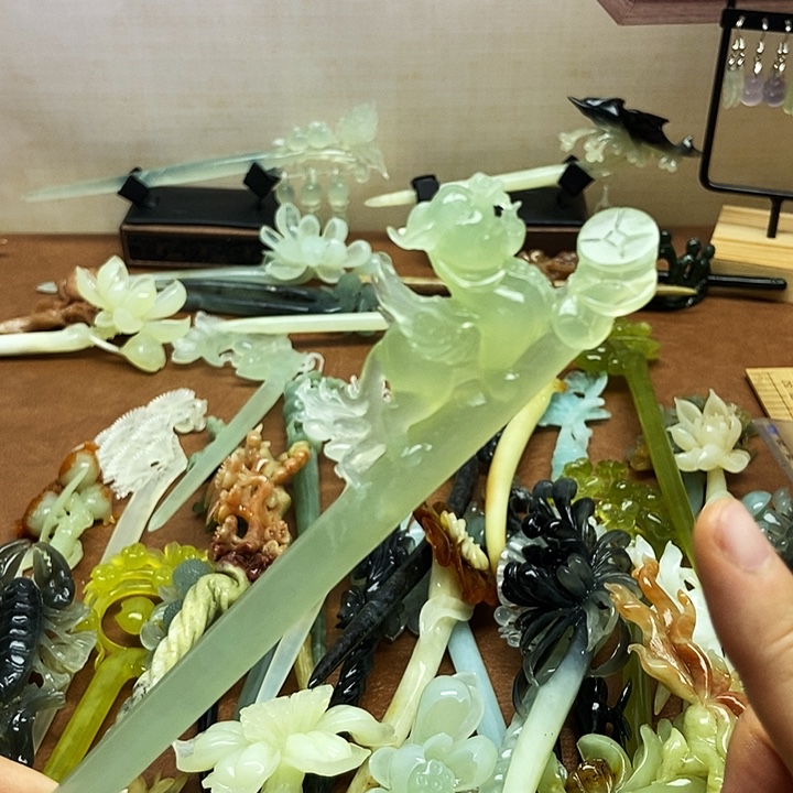 故***意蛇纹石玉未镶嵌发饰