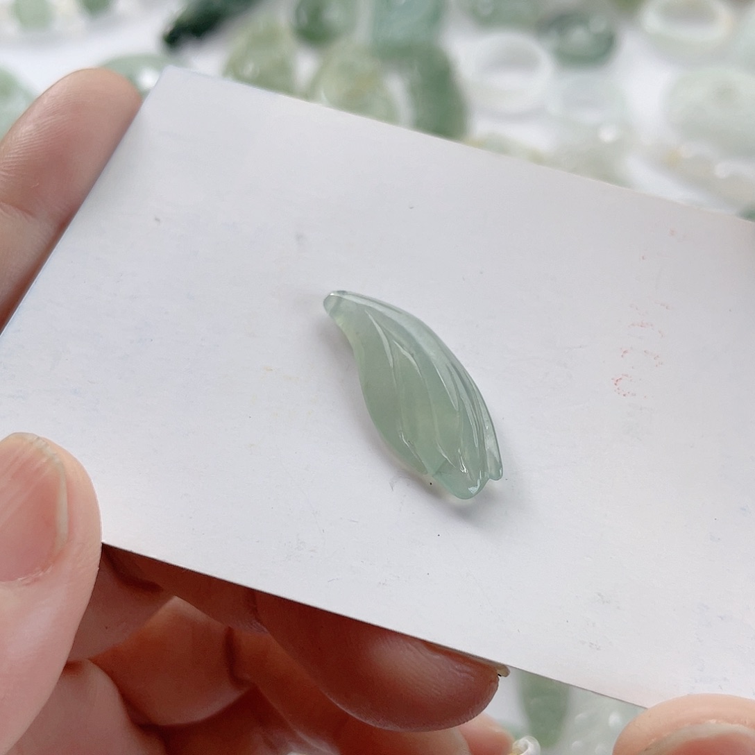 翡翠未镶嵌颈饰冰花