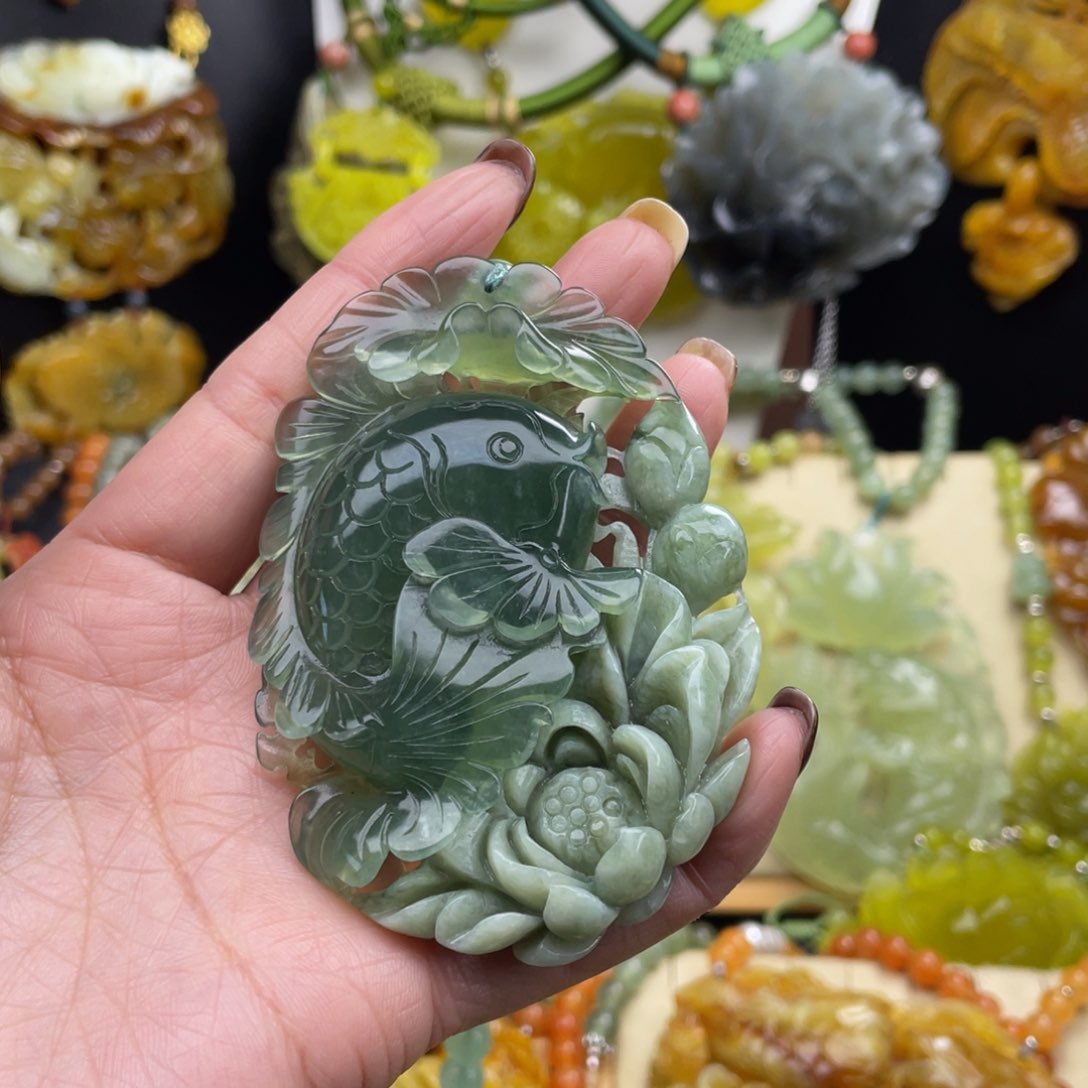 未镶嵌蛇纹石玉颈饰惹***走