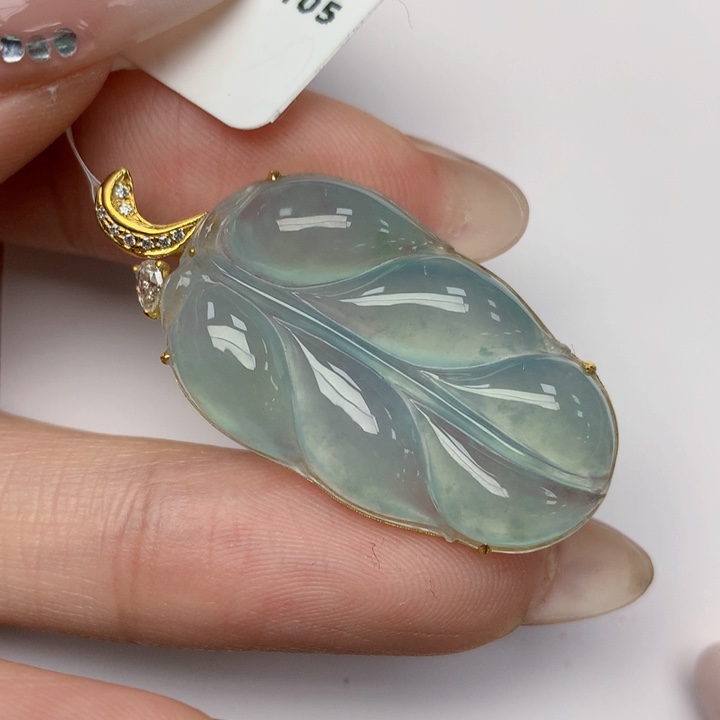 翡翠颈饰18K金镶嵌翡翠