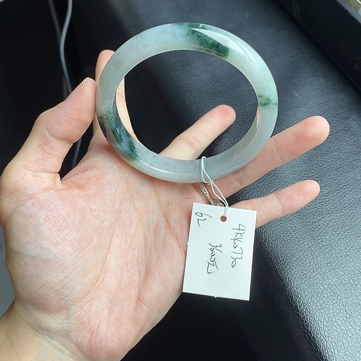 翡翠手镯未镶嵌62圈口