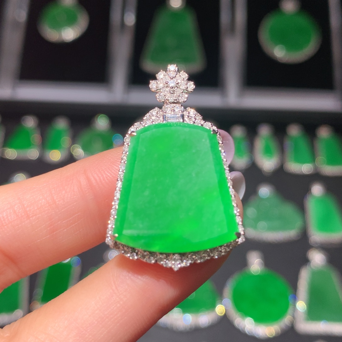 翡翠颈饰18K金镶嵌翡翠