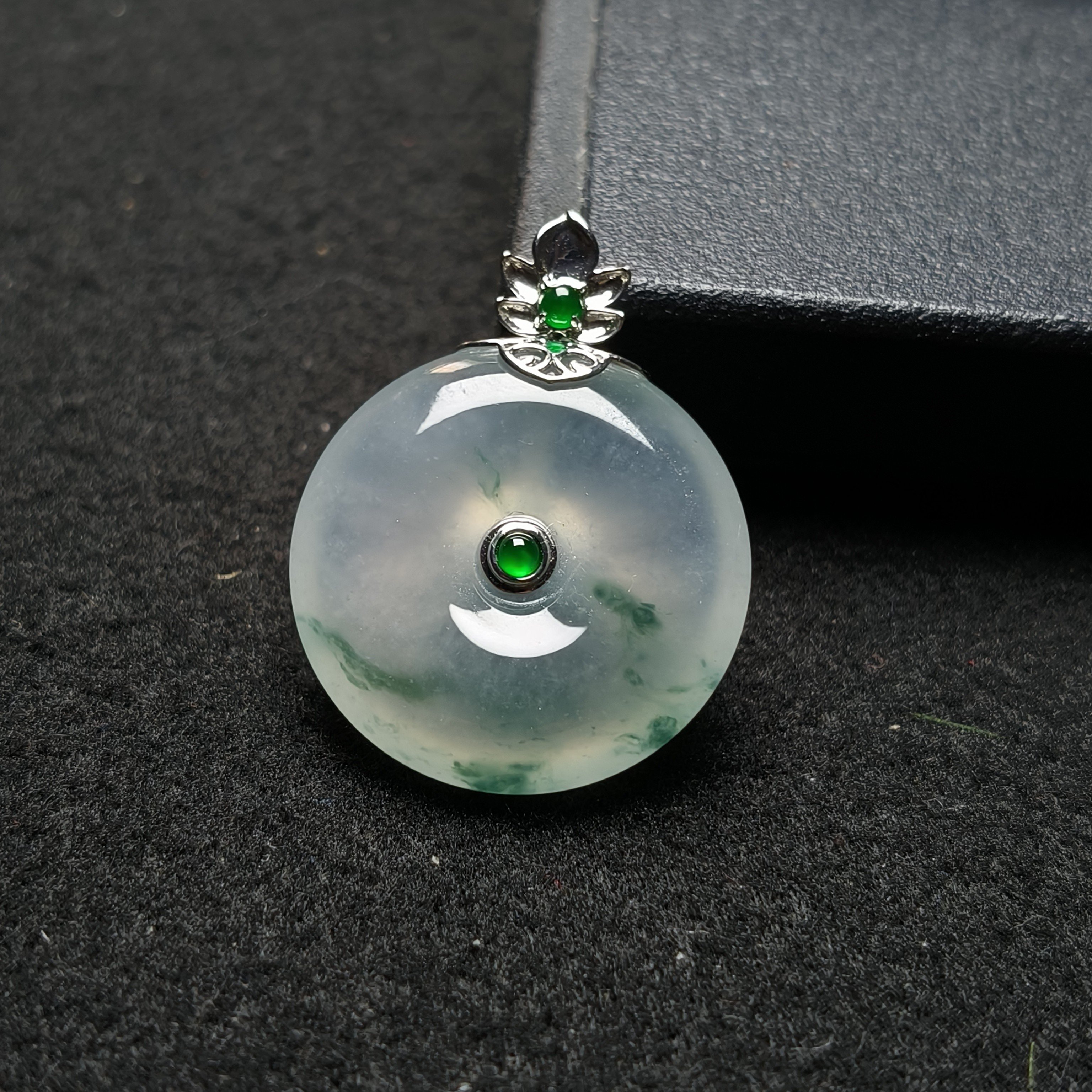 18k金镶天然A货翡翠飘绿花平安扣吊坠冰透百搭时尚通透精美镶嵌